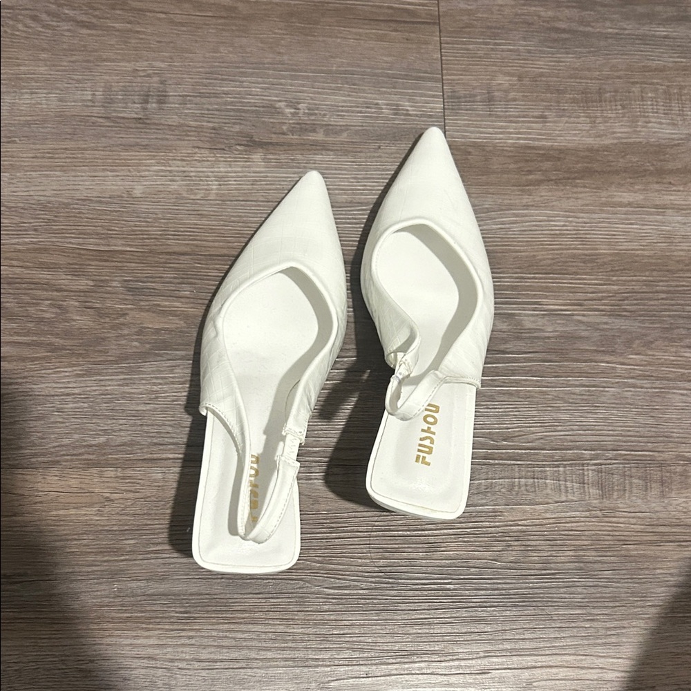 Elegant White Pointed-Toe Mules